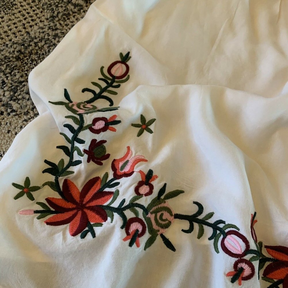 New Boho Floral Embroidered White Tunic Dress - Picture 5 of 9